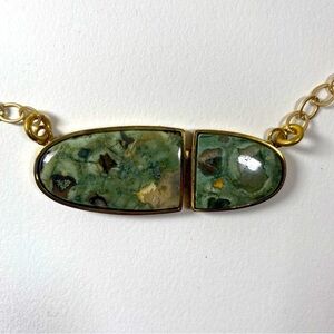 NWT Agate green Oval Pendant necklace Made in India